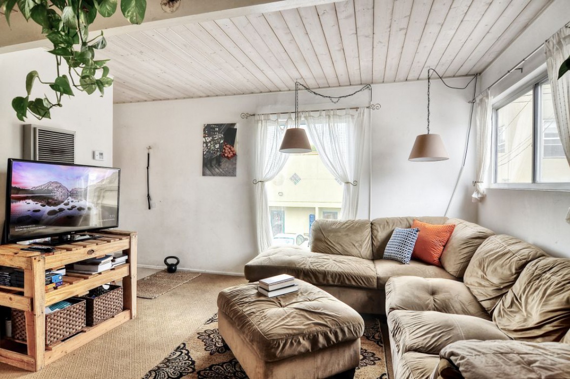 184 Roycroft Avenue , Long Beach CA:
