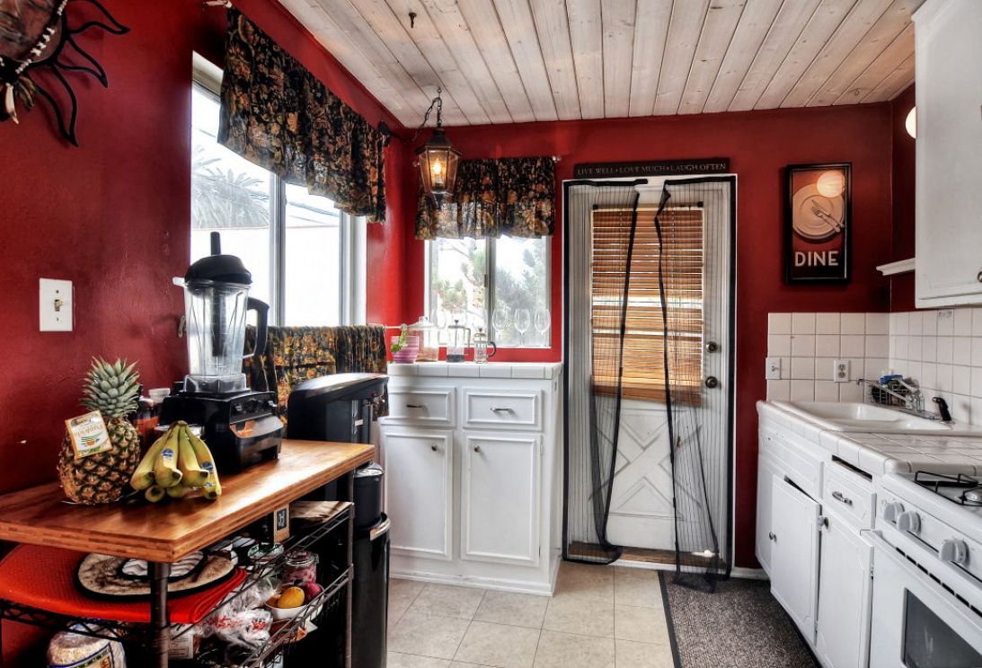 184 Roycroft Avenue , Long Beach CA: