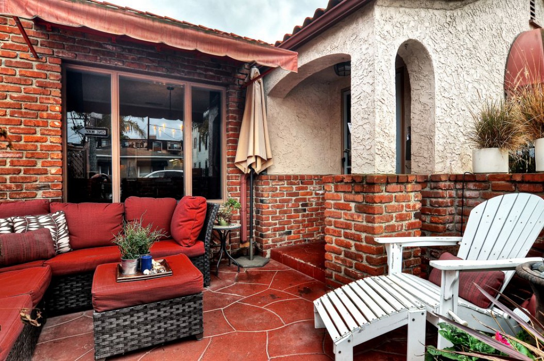 184 Roycroft Avenue , Long Beach CA: