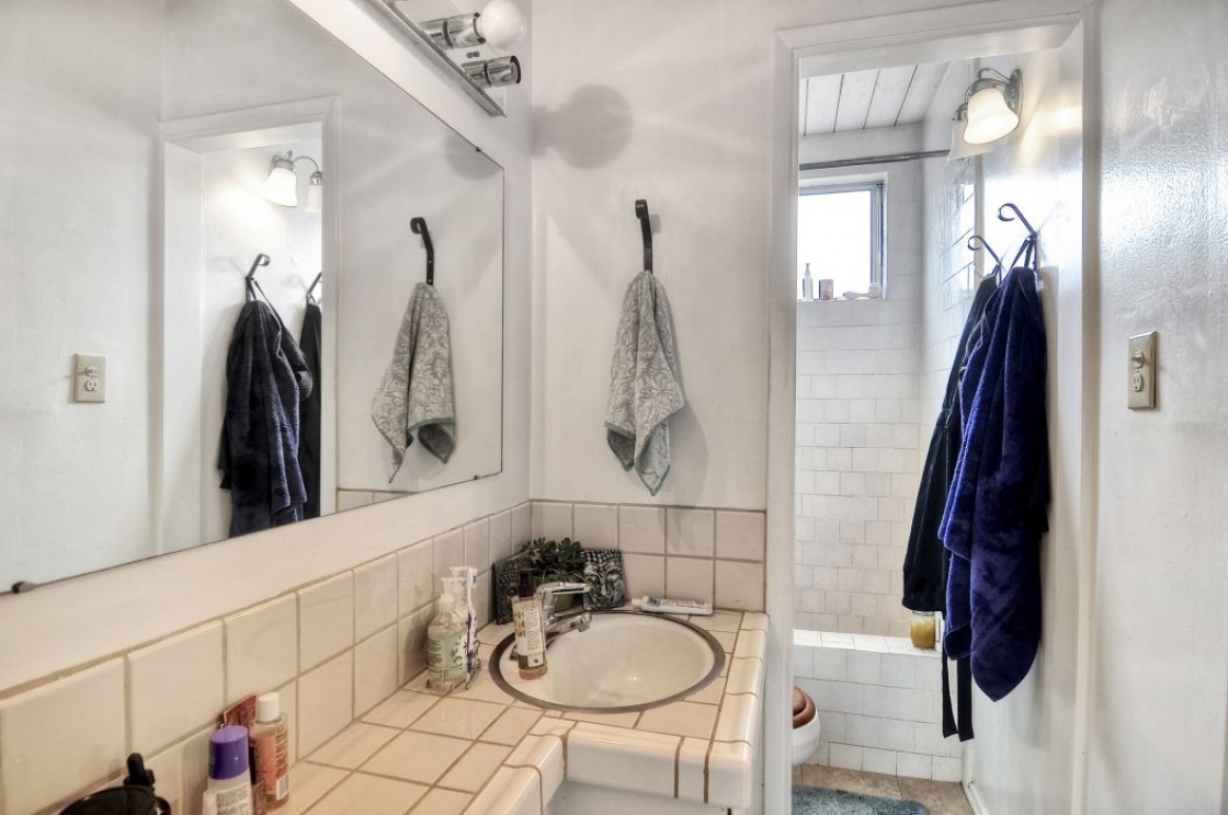 184 Roycroft Avenue , Long Beach CA: