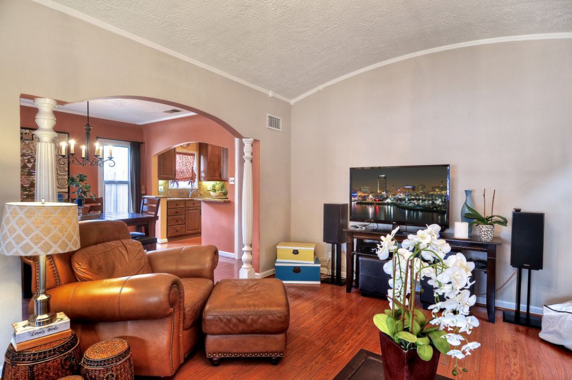 184 Roycroft Avenue , Long Beach CA: