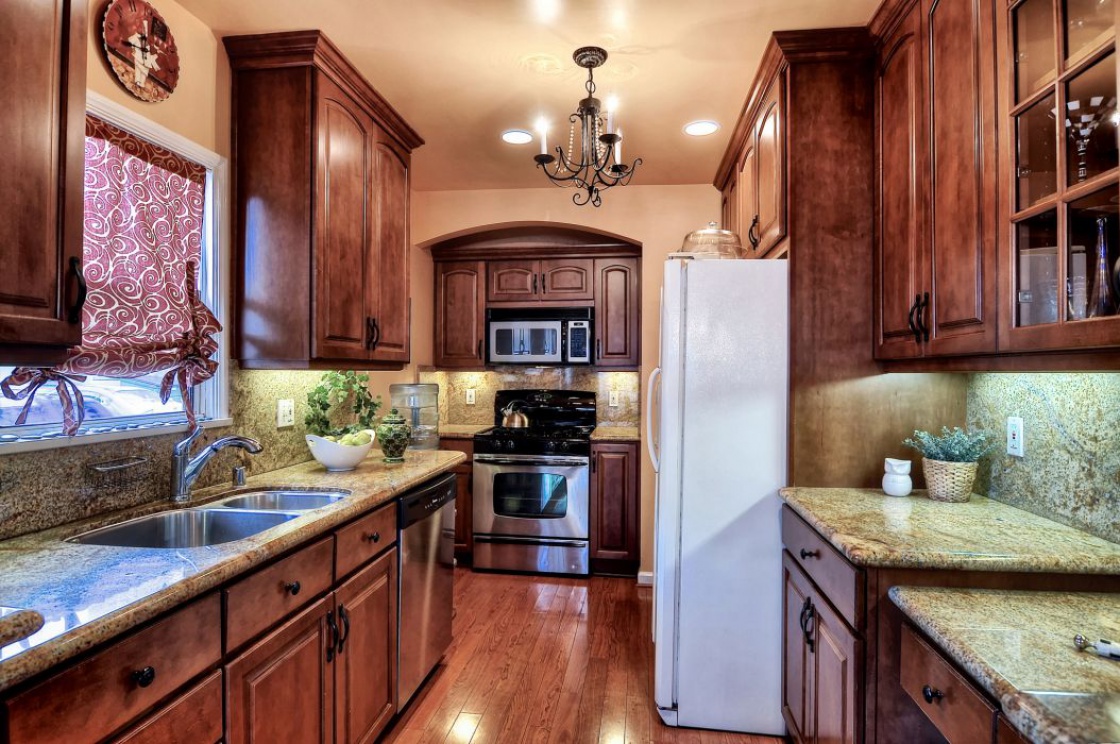 184 Roycroft Avenue , Long Beach CA: