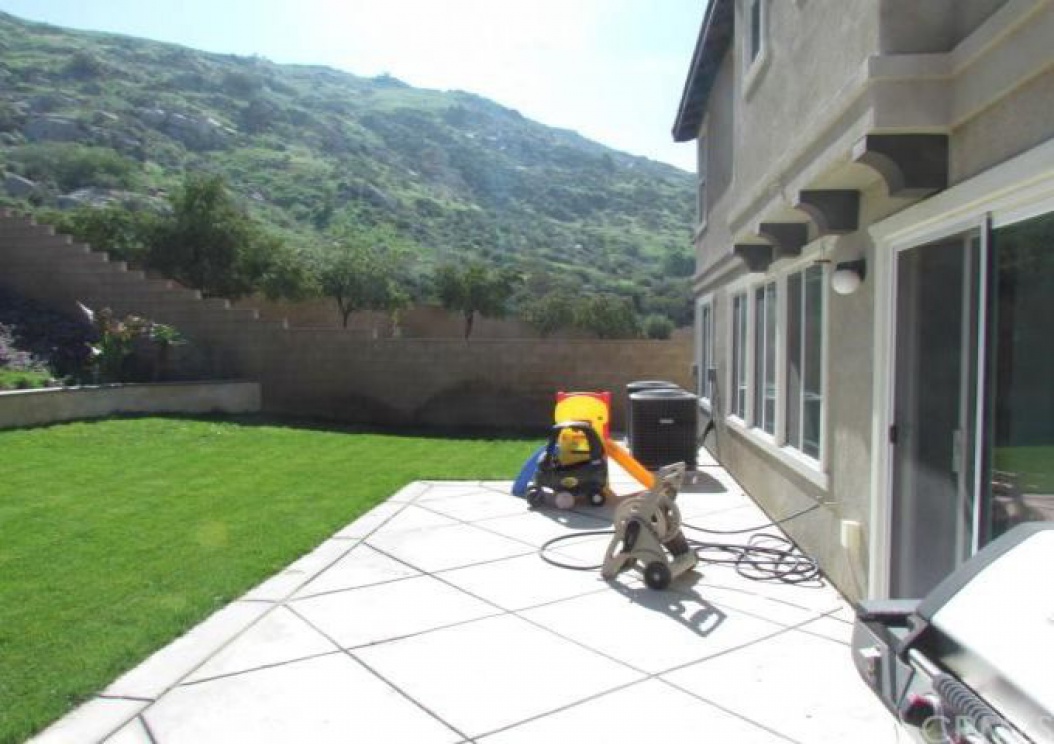 11977 Briarcliff Avenue , Fontana CA: