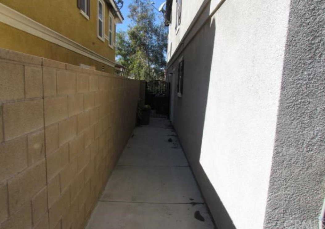 11977 Briarcliff Avenue , Fontana CA: