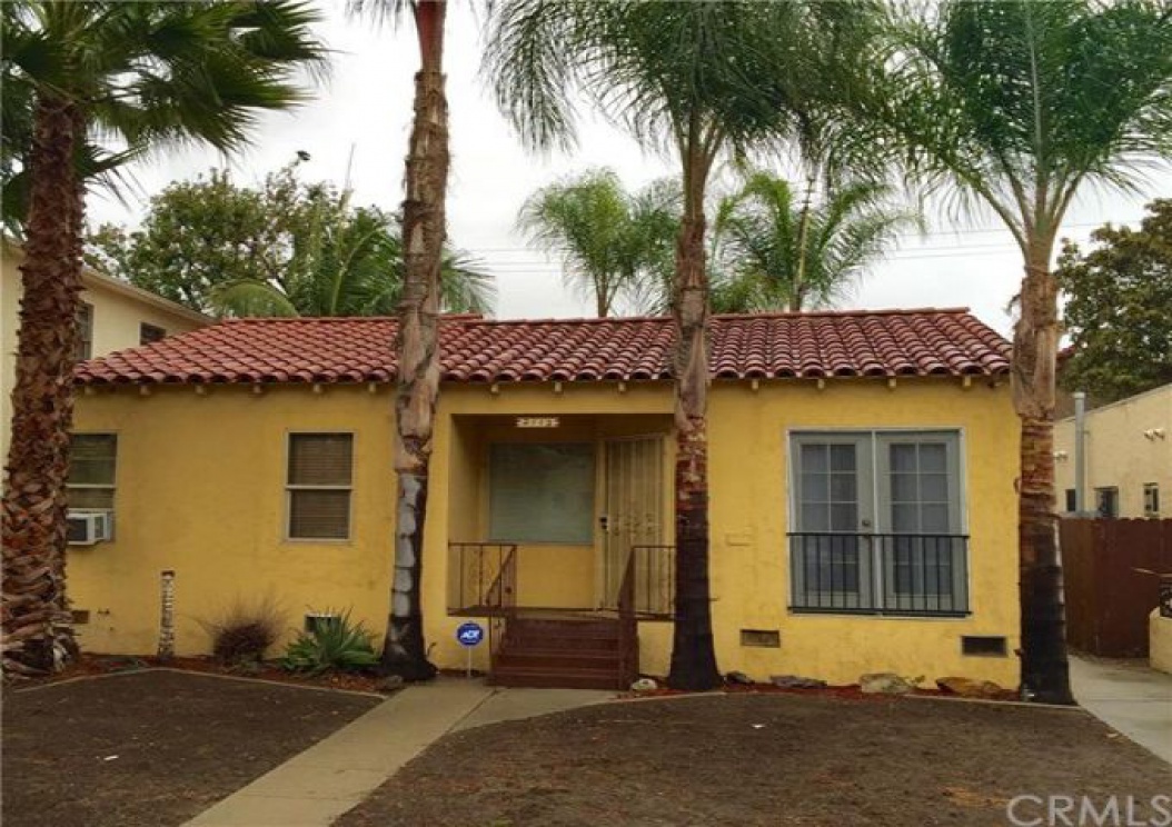 2104   Cedar  Avenue , Long Beach CA: 
