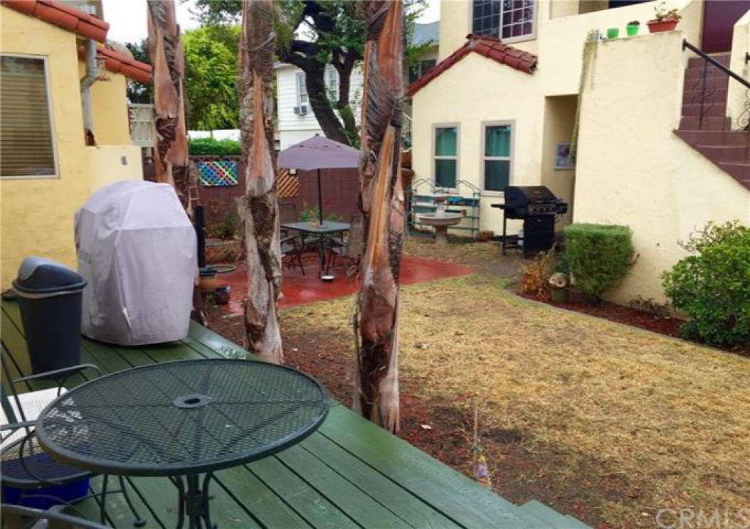 2104   Cedar  Avenue , Long Beach CA: 