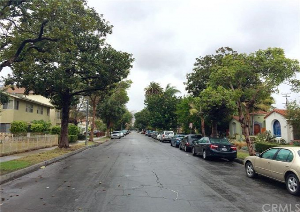 2104   Cedar  Avenue , Long Beach CA: 