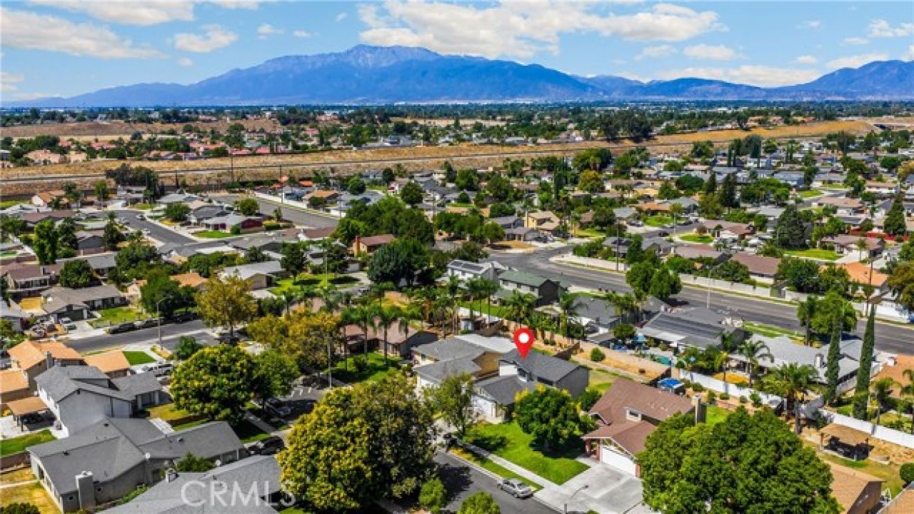 1063 W Long Beach Drive, Colton CA: 