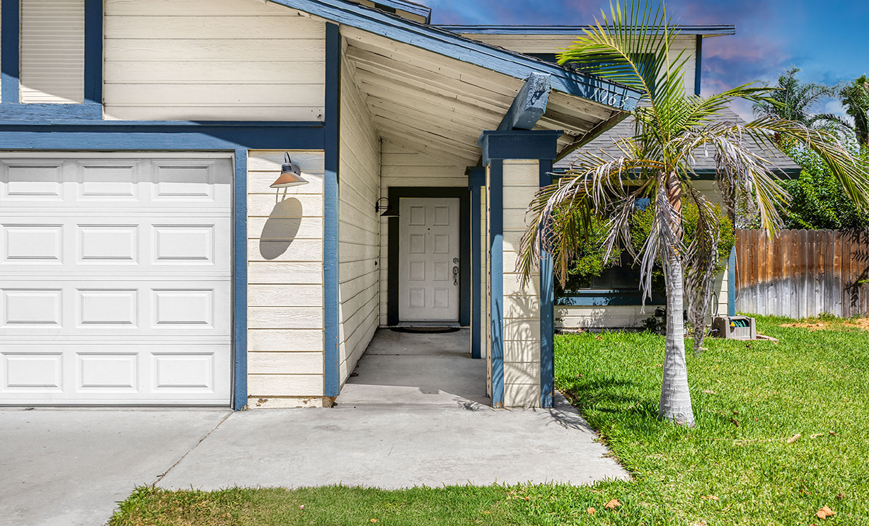1063 W Long Beach Dr, Colton CA: 