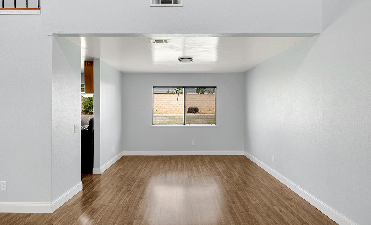 1063 W Long Beach Dr, Colton CA: 
