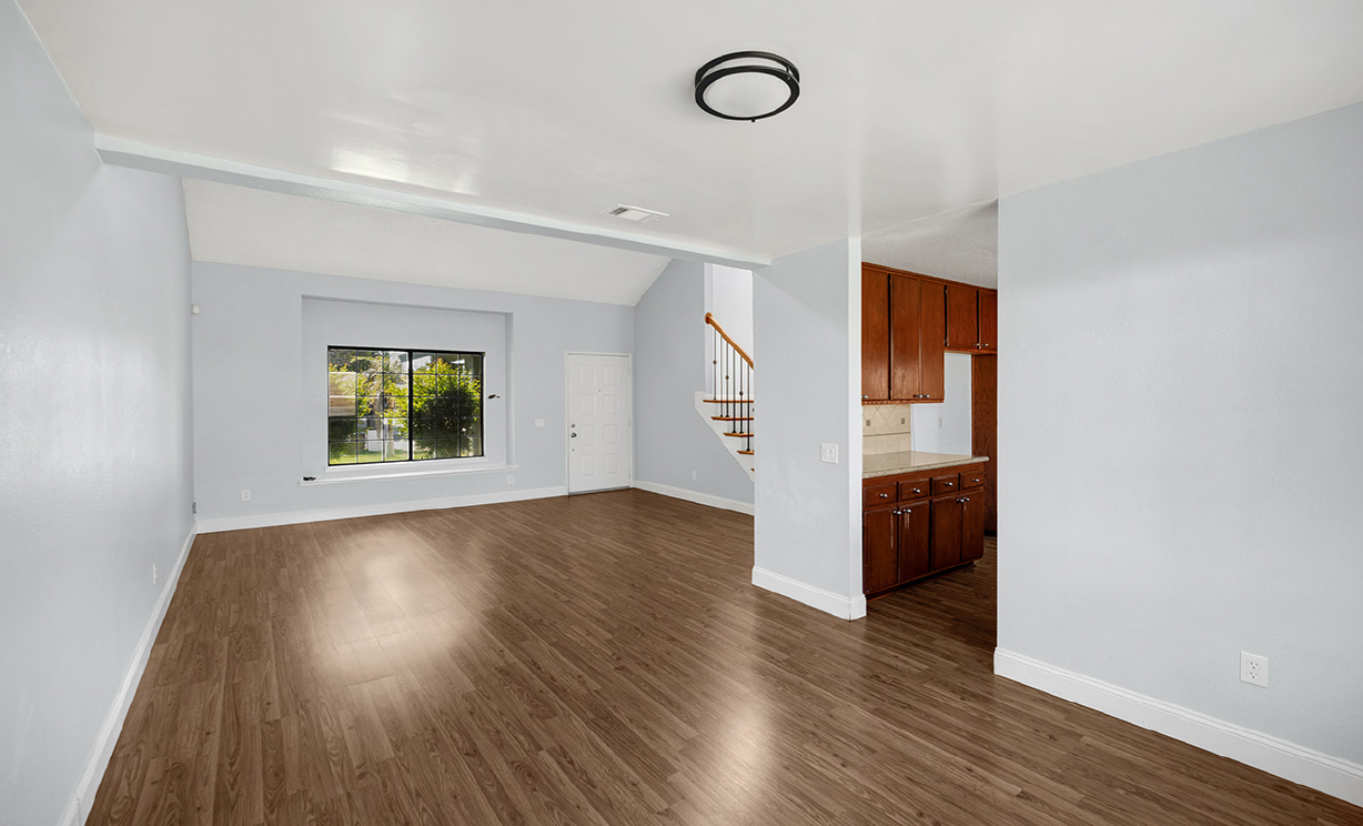 1063 W Long Beach Dr, Colton CA: 
