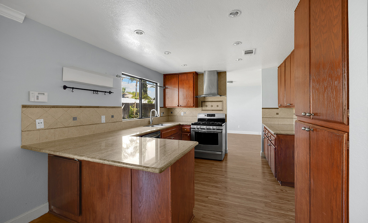 1063 W Long Beach Dr, Colton CA: 