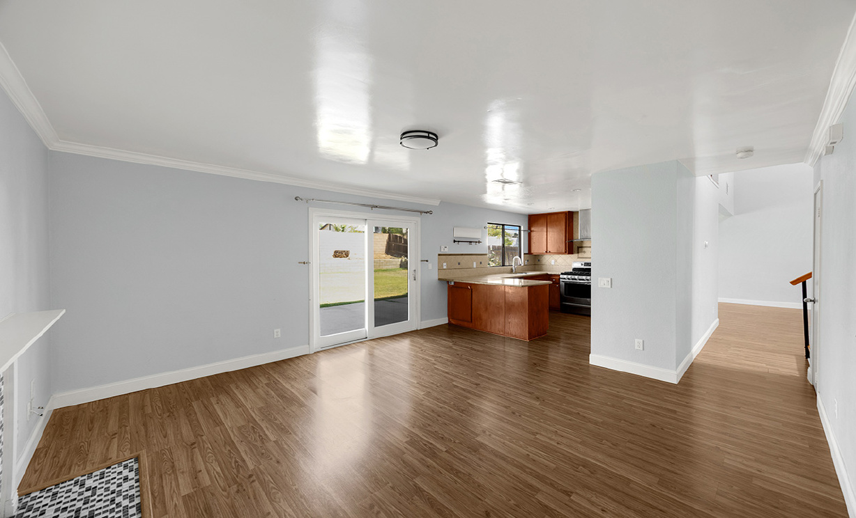 1063 W Long Beach Dr, Colton CA: 