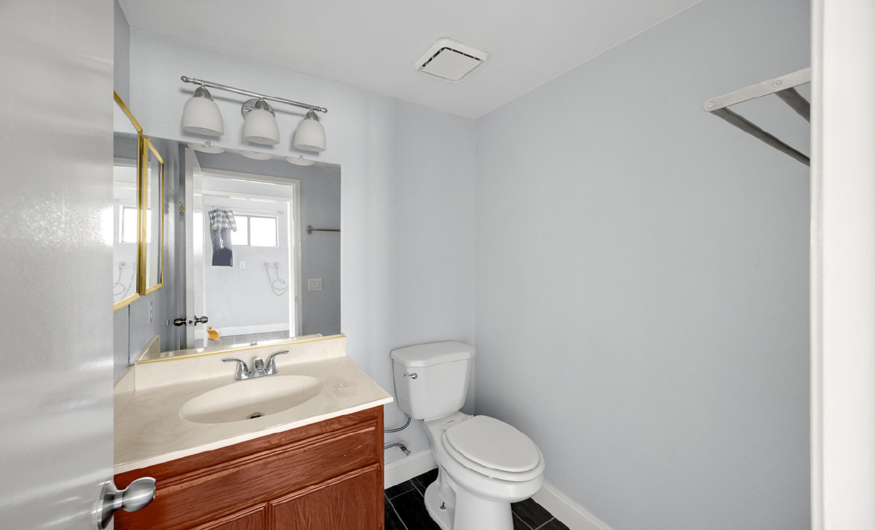 1063 W Long Beach Dr, Colton CA: 