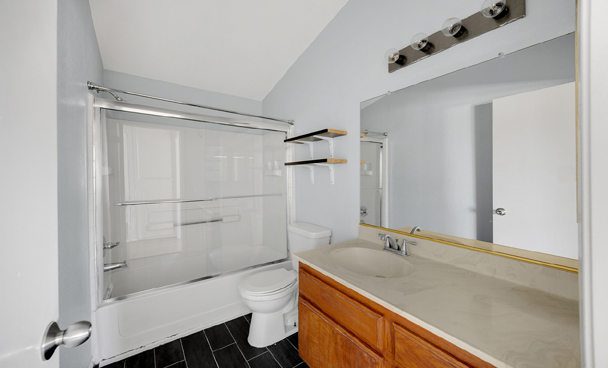 1063 W Long Beach Dr, Colton CA: 