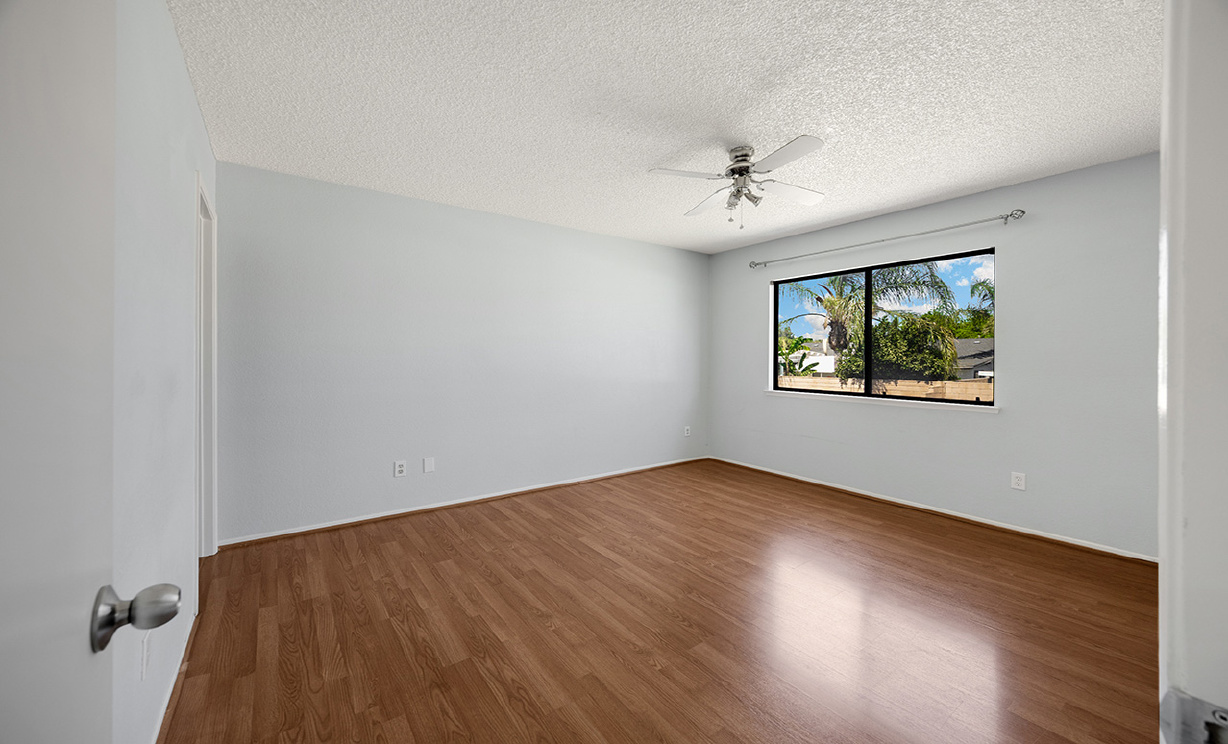 1063 W Long Beach Dr, Colton CA: 