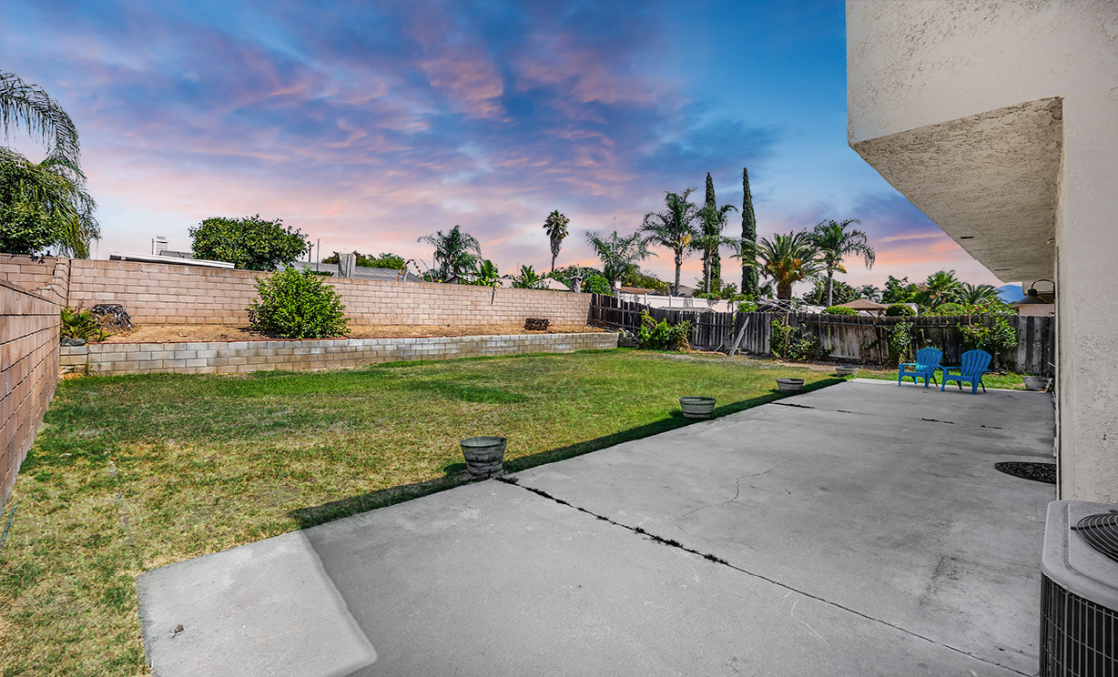 1063 W Long Beach Dr, Colton CA: 