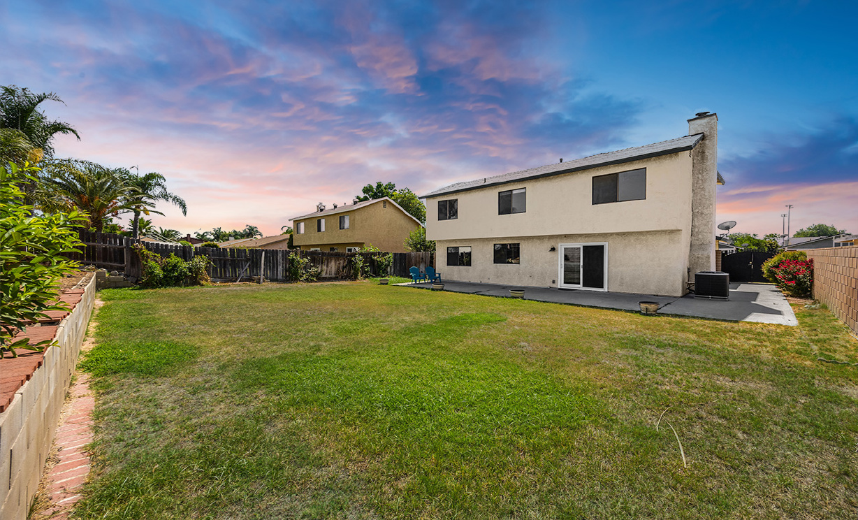 1063 W Long Beach Dr, Colton CA: 