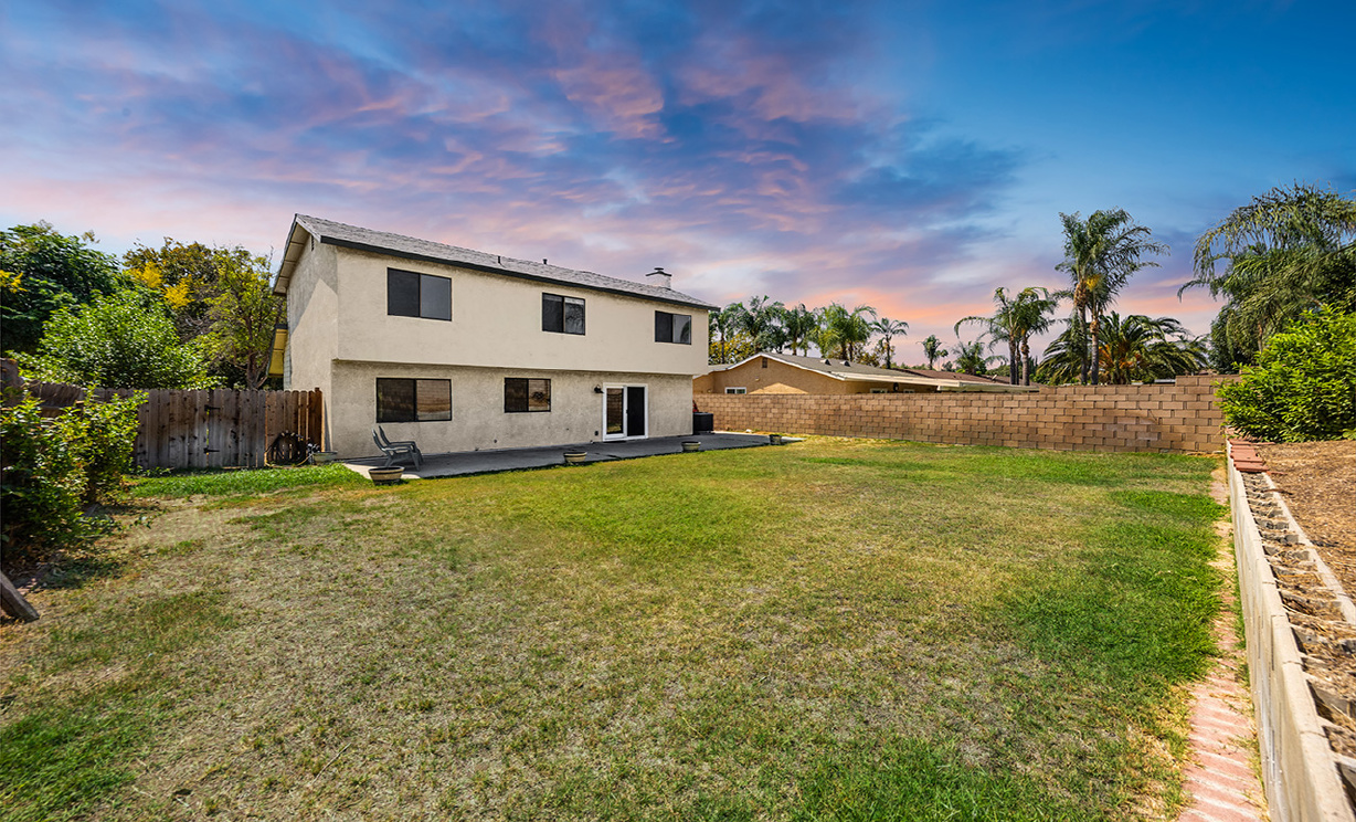 1063 W Long Beach Dr, Colton CA: 