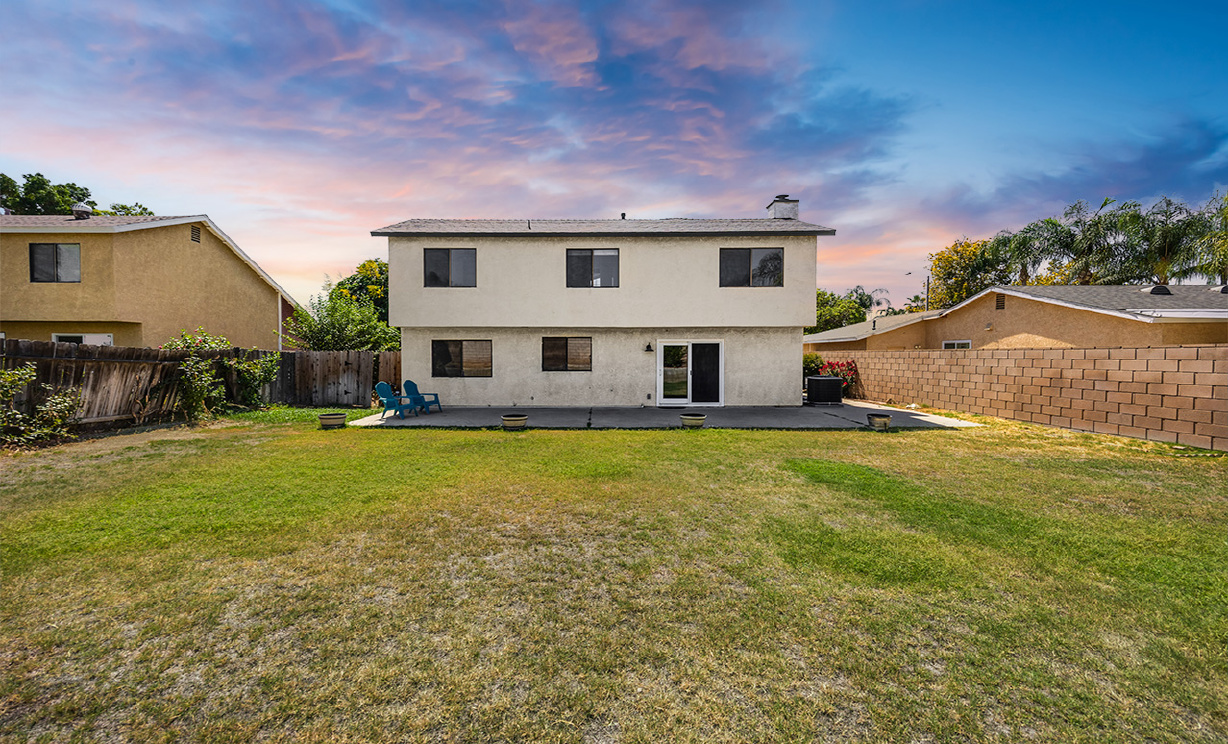 1063 W Long Beach Dr, Colton CA: 