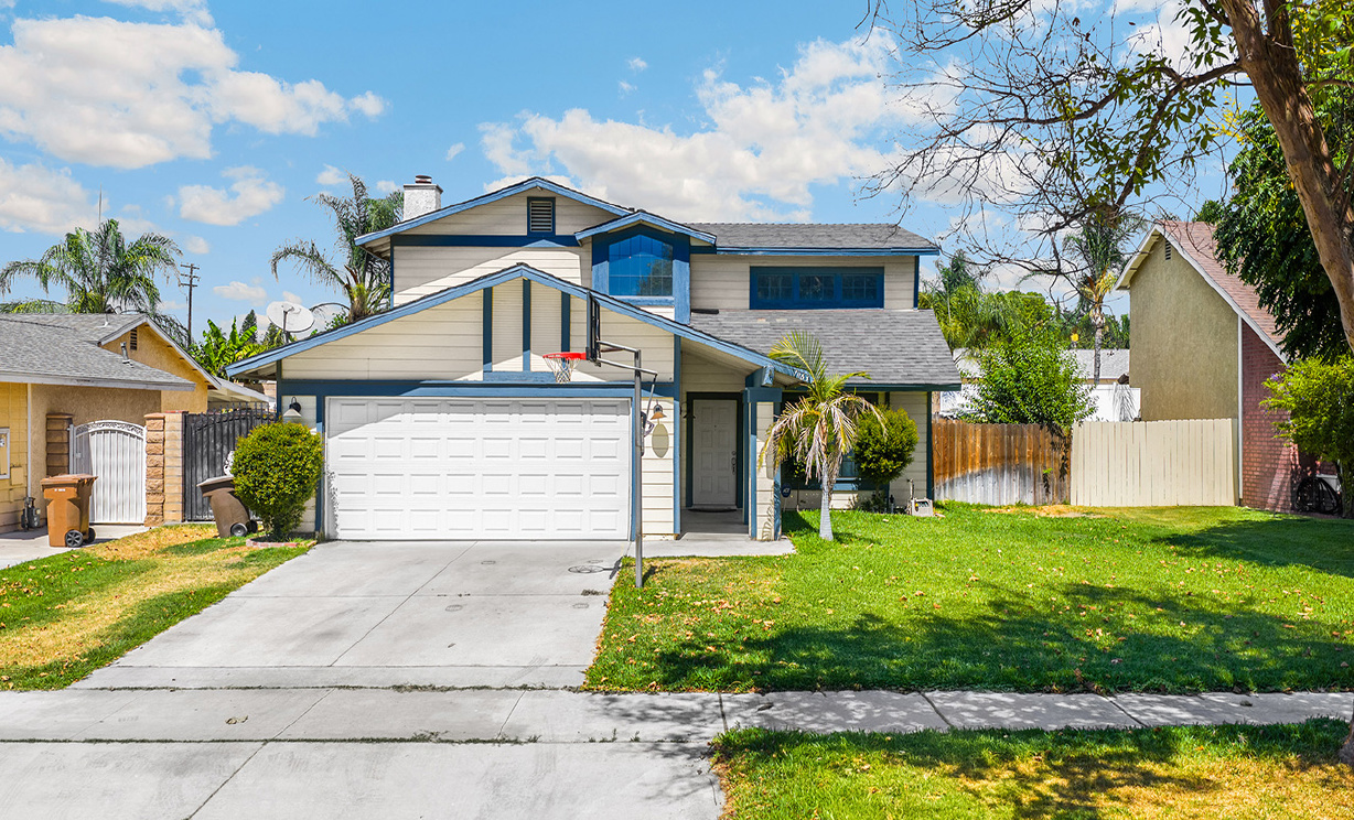 1063 W Long Beach Dr, Colton CA: 