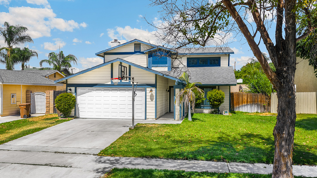 1063 W Long Beach Dr, Colton CA: 