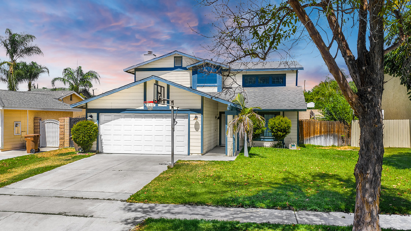 1063 W Long Beach Dr, Colton CA: 