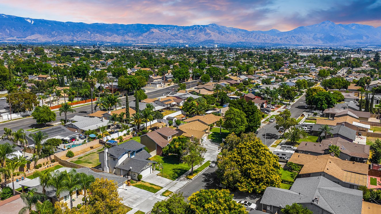 1063 W Long Beach Dr, Colton CA: 