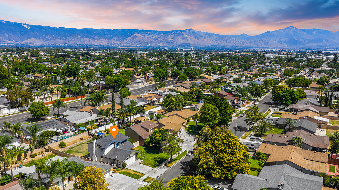 1063 W Long Beach Dr, Colton CA: 