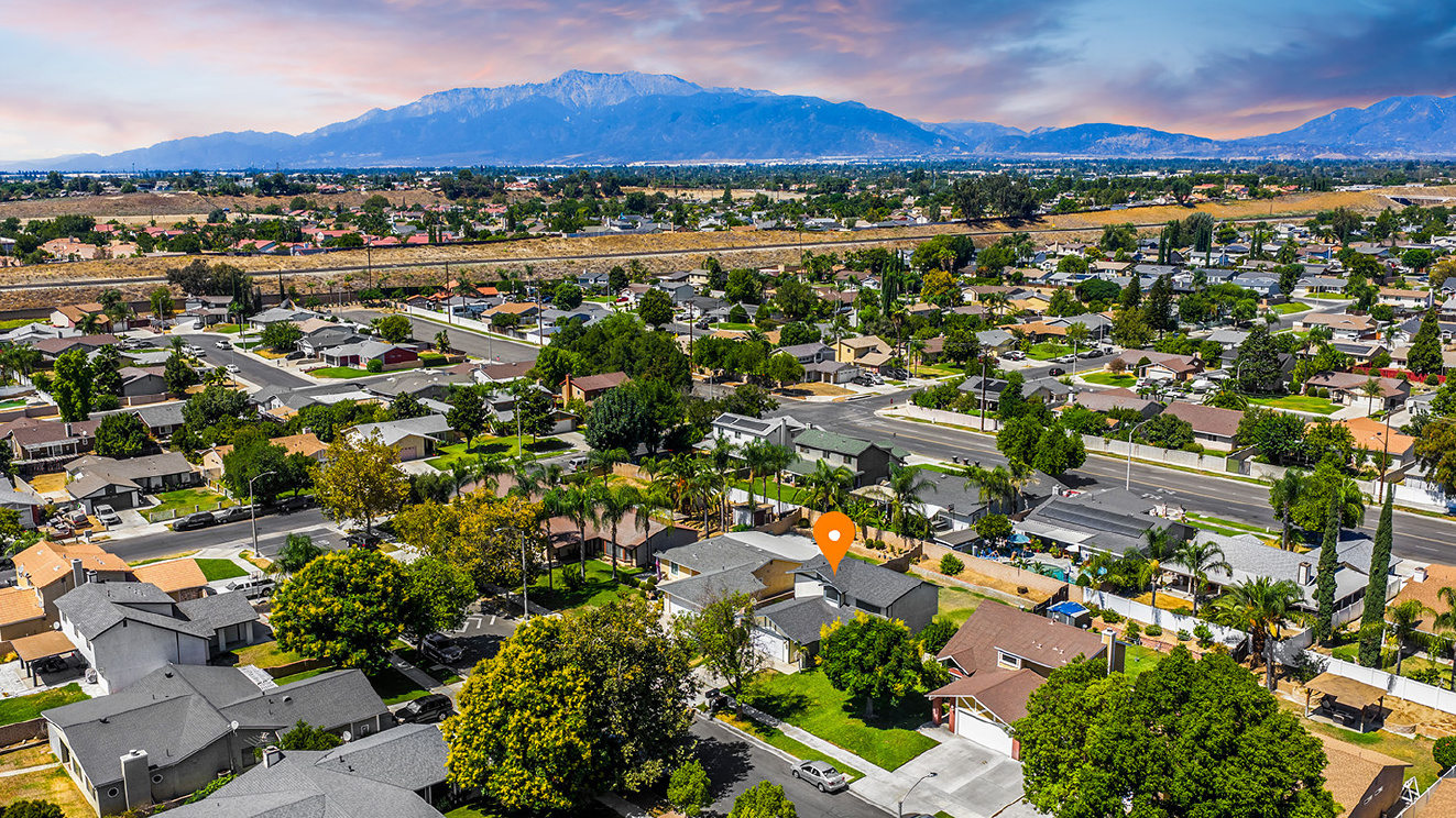 1063 W Long Beach Dr, Colton CA: 