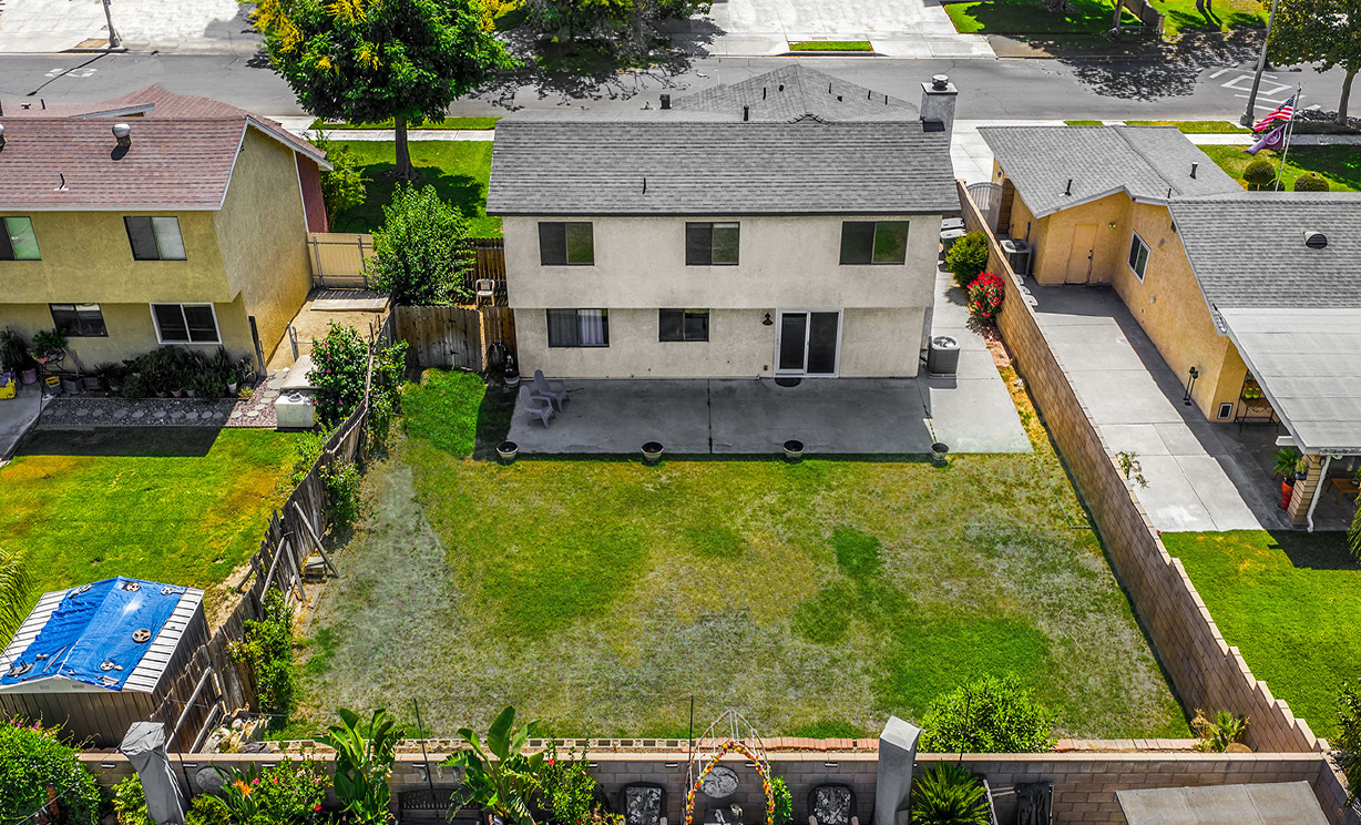 1063 W Long Beach Dr, Colton CA: 