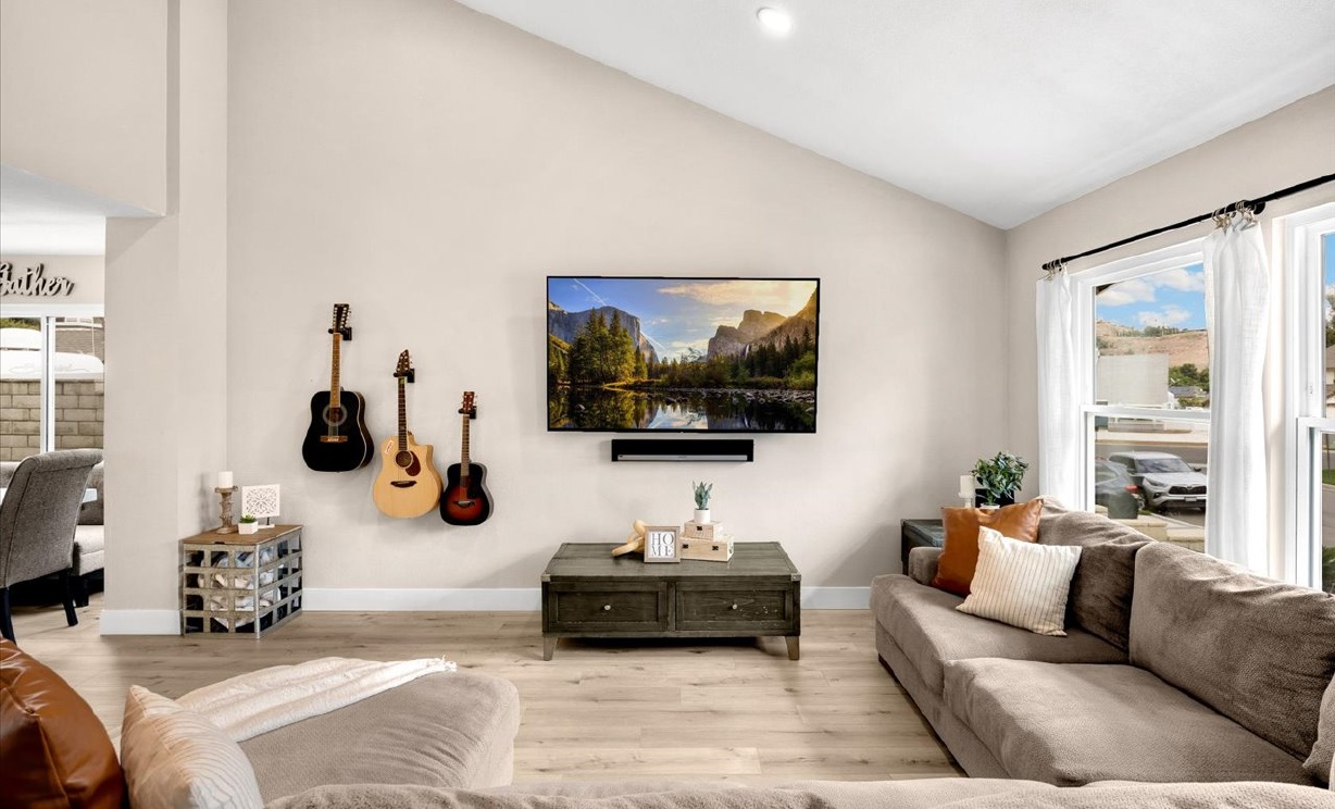 8229 Whispering Tree Drive, Jurupa Valley CA: 