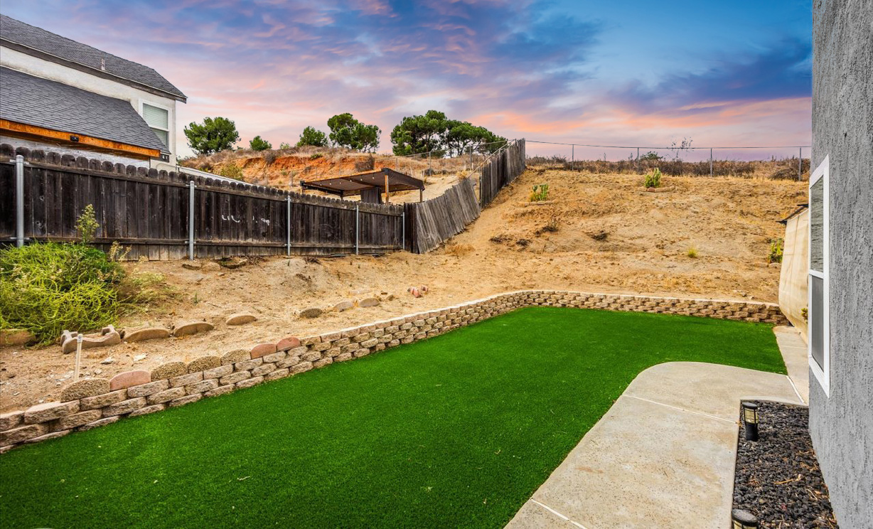 8229 Whispering Tree Drive, Jurupa Valley CA: 