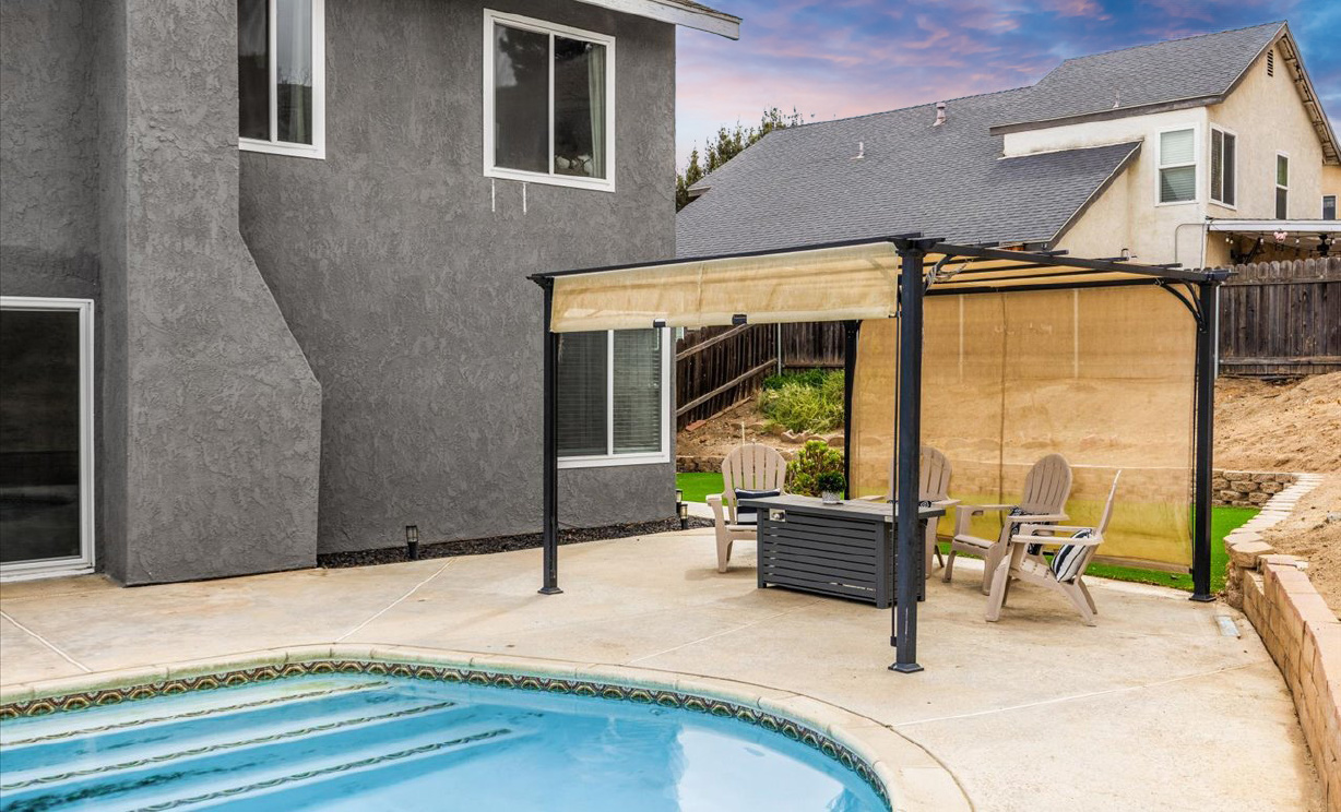 8229 Whispering Tree Drive, Jurupa Valley CA: 