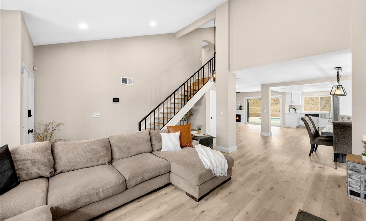 8229 Whispering Tree Drive, Jurupa Valley CA: 