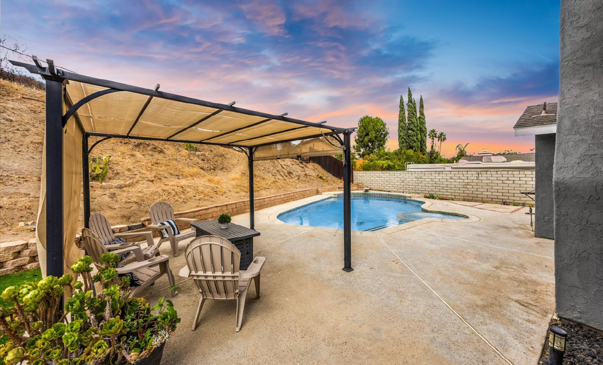 8229 Whispering Tree Drive, Jurupa Valley CA: 