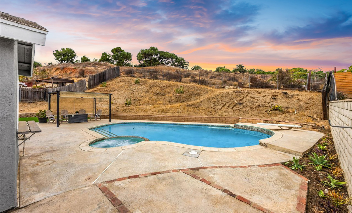 8229 Whispering Tree Drive, Jurupa Valley CA: 