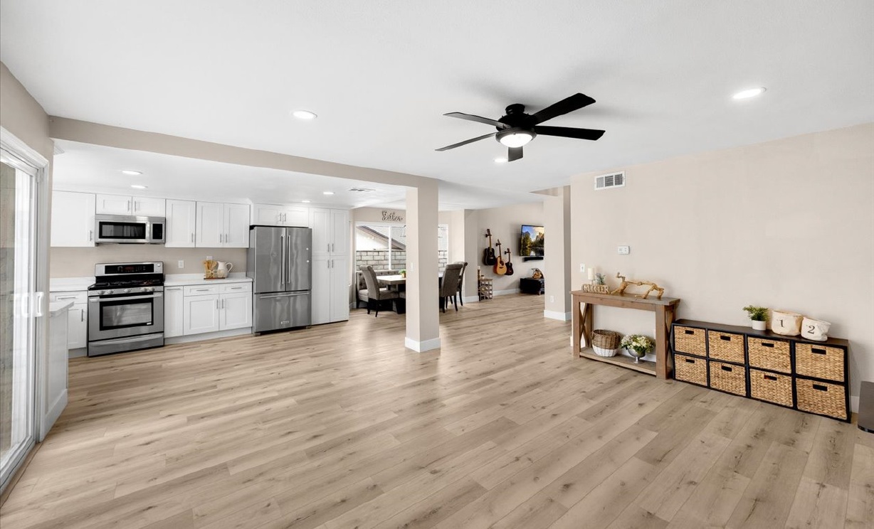 8229 Whispering Tree Drive, Jurupa Valley CA: 