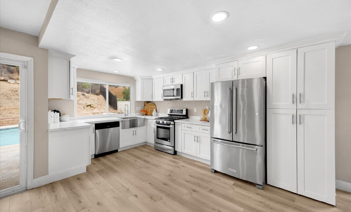 8229 Whispering Tree Drive, Jurupa Valley CA: 