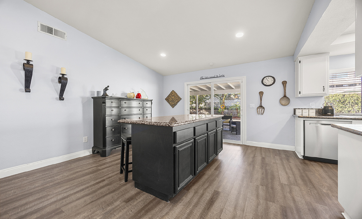 1124 N Sandalwood Avenue, Rialto CA: