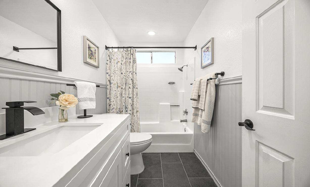 1124 N Sandalwood Avenue, Rialto CA: