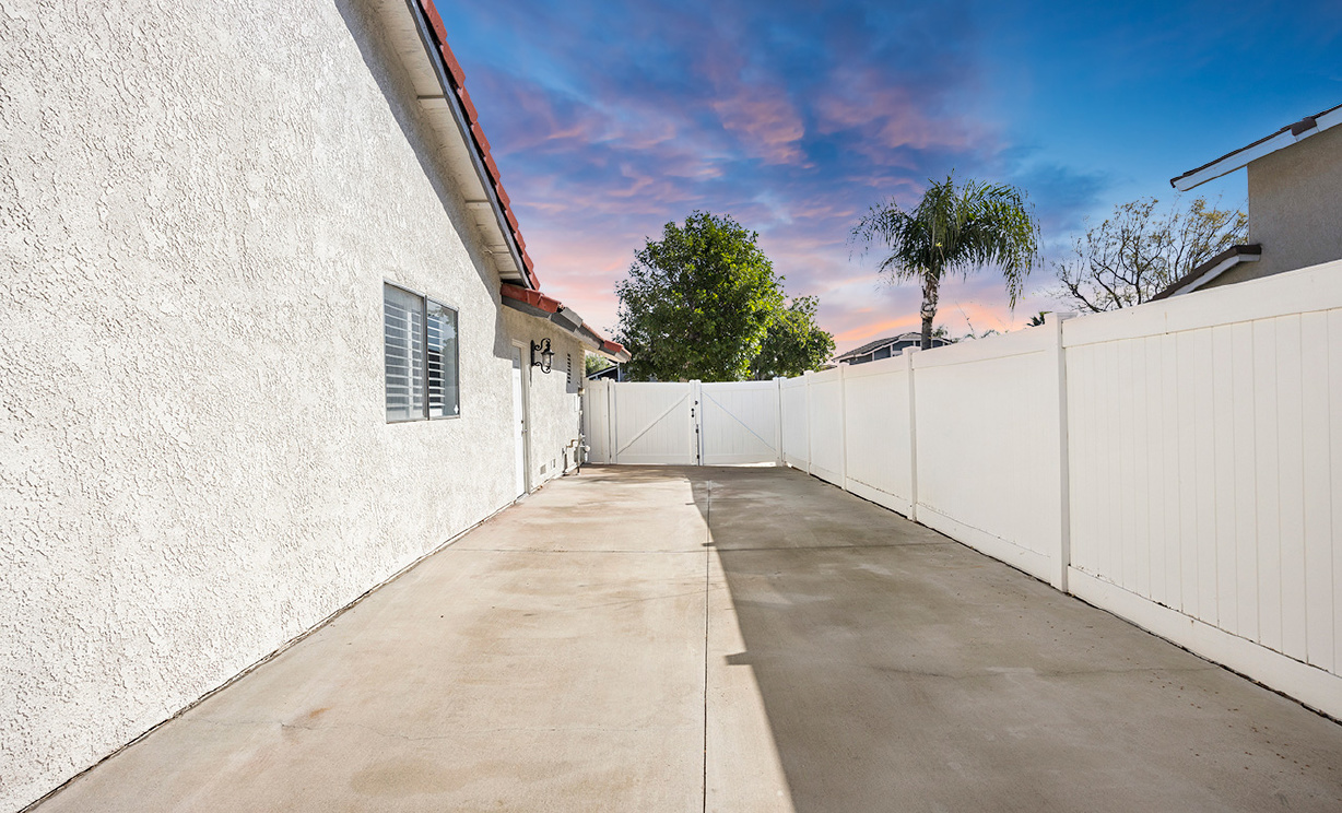1124 N Sandalwood Avenue, Rialto CA: