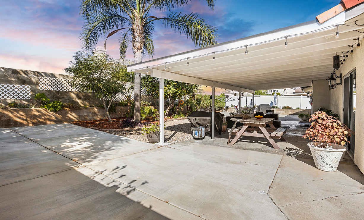 1124 N Sandalwood Avenue, Rialto CA: