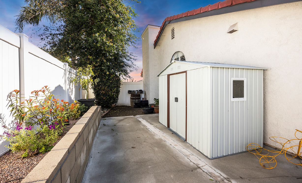 1124 N Sandalwood Avenue, Rialto CA: