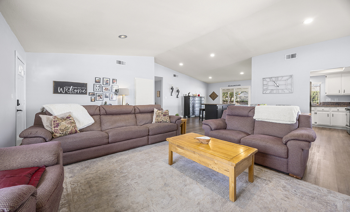 1124 N Sandalwood Avenue, Rialto CA: