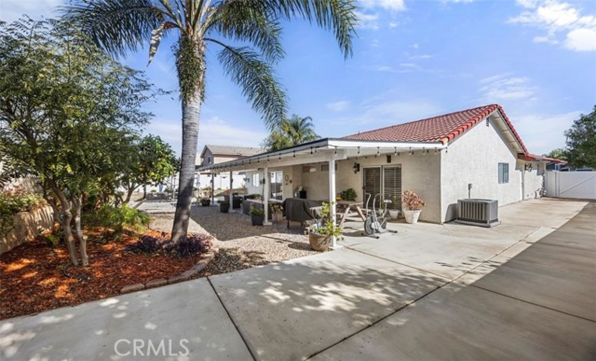 1124 N Sandalwood, Rialto CA: 