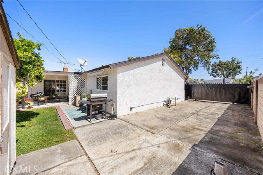 626 S Corta, Santa Ana CA: 
