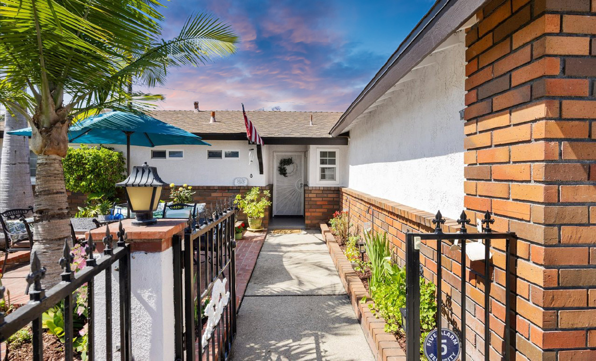 626 S Corta, Santa Ana CA: 