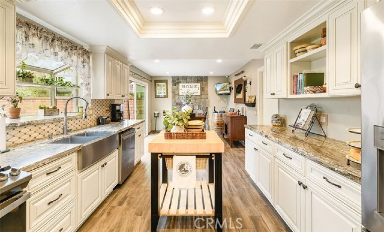 280 S Brookside Court, Anaheim CA: 