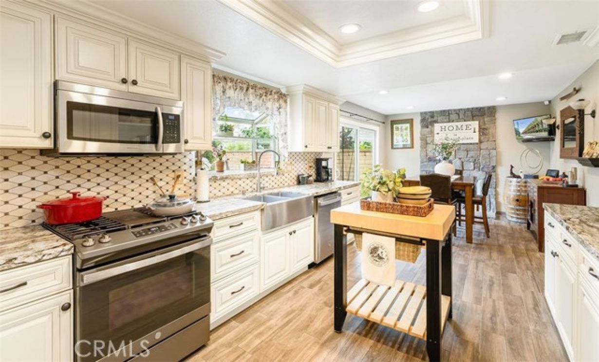 280 S Brookside Court, Anaheim CA: 